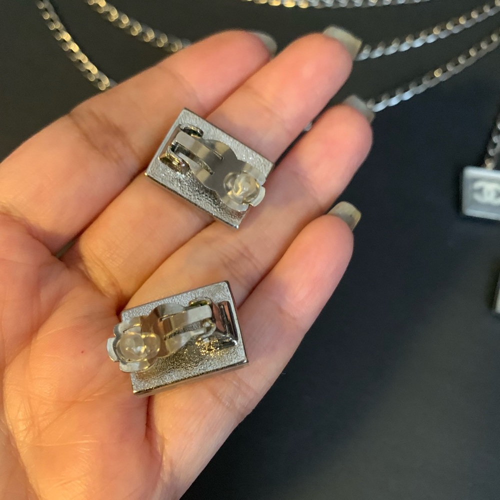 Chanel  silver drape clip- on belt plus earrings - Picture 8 of 8
